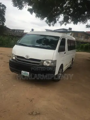 Toyota HiAce 2013 White