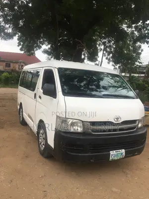 Toyota HiAce 2013 White