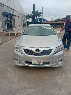 Toyota Camry SE 4dr Sedan (2.5L 4cyl 6AM) 2010 Silver
