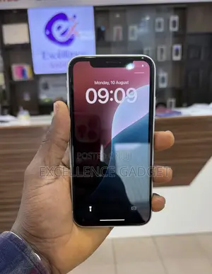 Apple iPhone XR 64 GB White