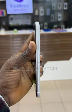 Apple iPhone XR 64 GB White