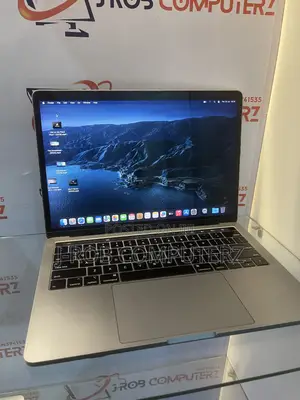Laptop Apple MacBook Pro 2018 16GB Intel Core i7 SSD 256GB
