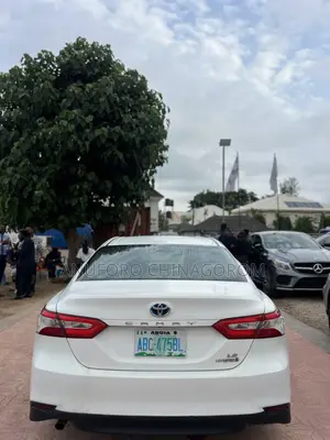 Toyota Camry 2018 White