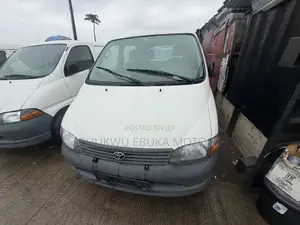 Toyota HiAce 2002 White