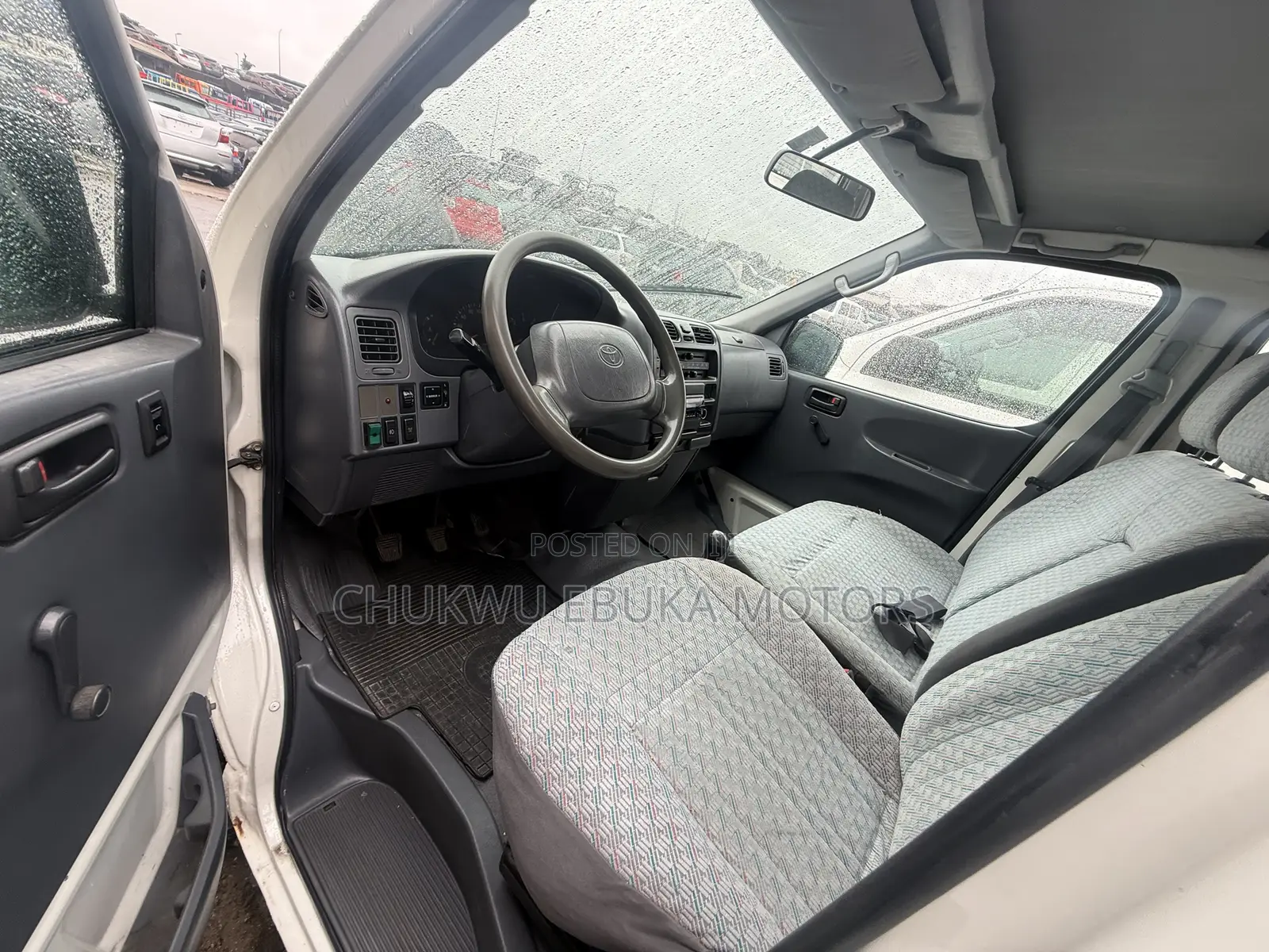 Toyota HiAce 2002 White
