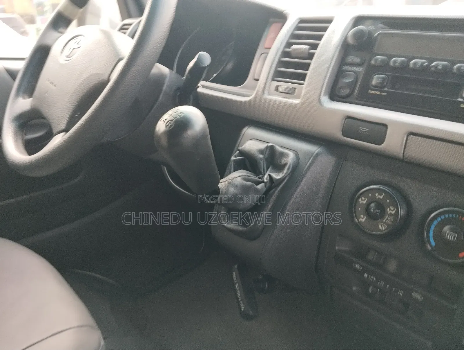Toyota HiAce 2013 White