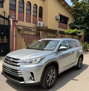 Toyota Highlander XLE 2019 Silver