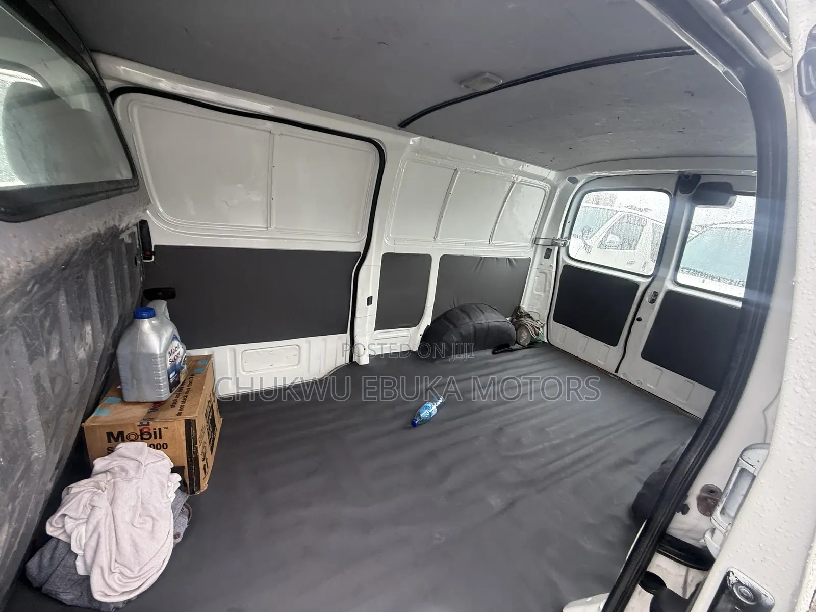 Toyota HiAce 2002 White