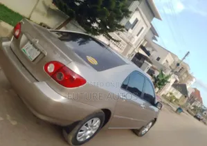 Toyota Corolla 2005 Gold
