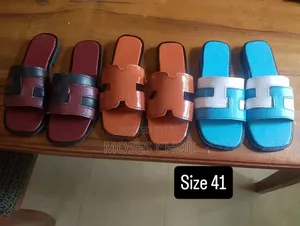 Ladies Stylish Handmade Palm Slippers – TIS Footwears