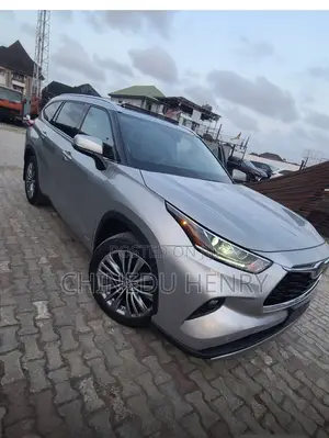 Toyota Highlander 2025 Silver