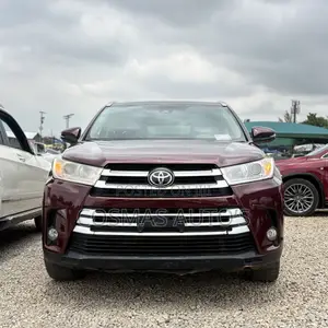 Toyota Highlander XLE 4x4 V6 (3.5L 6cyl 8A) 2017 Red