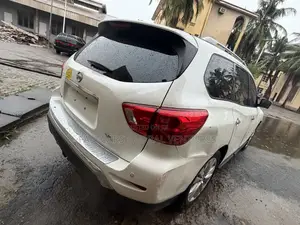 Nissan Pathfinder SL 2018 White