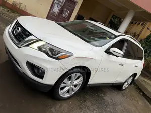 Nissan Pathfinder SL 2018 White
