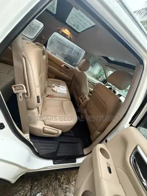 Nissan Pathfinder SL 2018 White
