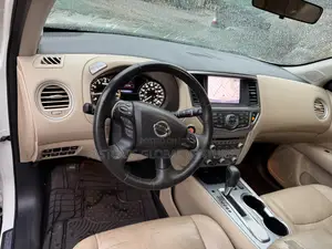 Nissan Pathfinder SL 2018 White