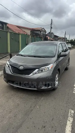 Toyota Sienna LE 7 Passenger 2011 Gray