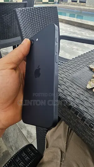 Apple iPhone 16e 128 GB Black