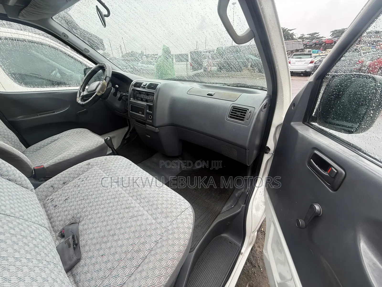 Toyota HiAce 2002 White