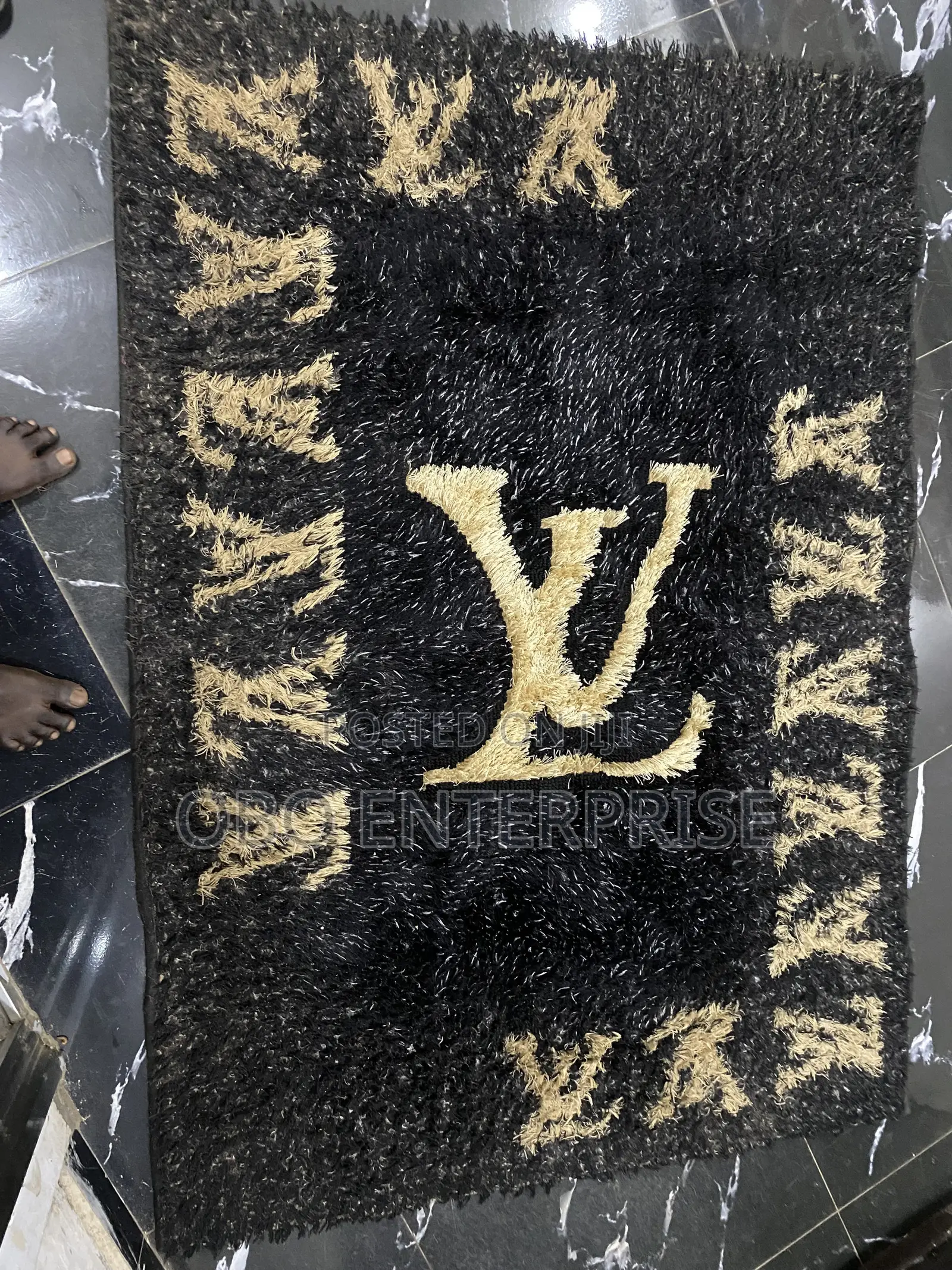 Clean Center Rug