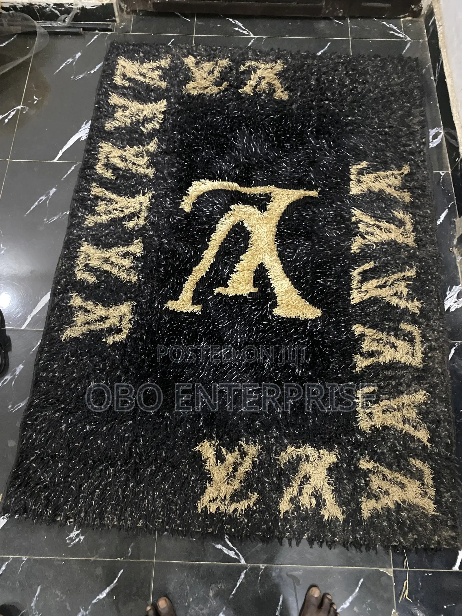 Clean Center Rug