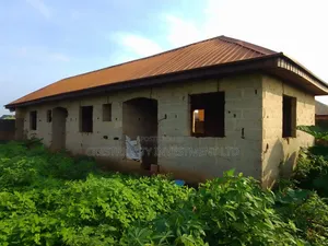 2bdrm Apartment in Associate Avenue, Ikorodu Garage for sale