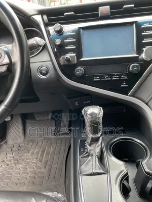 Toyota Camry SE FWD (2.5L 4cyl 8AM) 2018 Silver