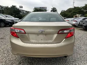 Toyota Camry LE 4dr Sedan (2.5L 4cyl 6A) 2012 Gold