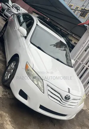 Toyota Camry LE 4dr Sedan (2.5L 4cyl 6AM) 2010 White