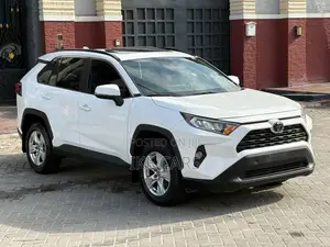 Toyota RAV4 XLE 2022 White