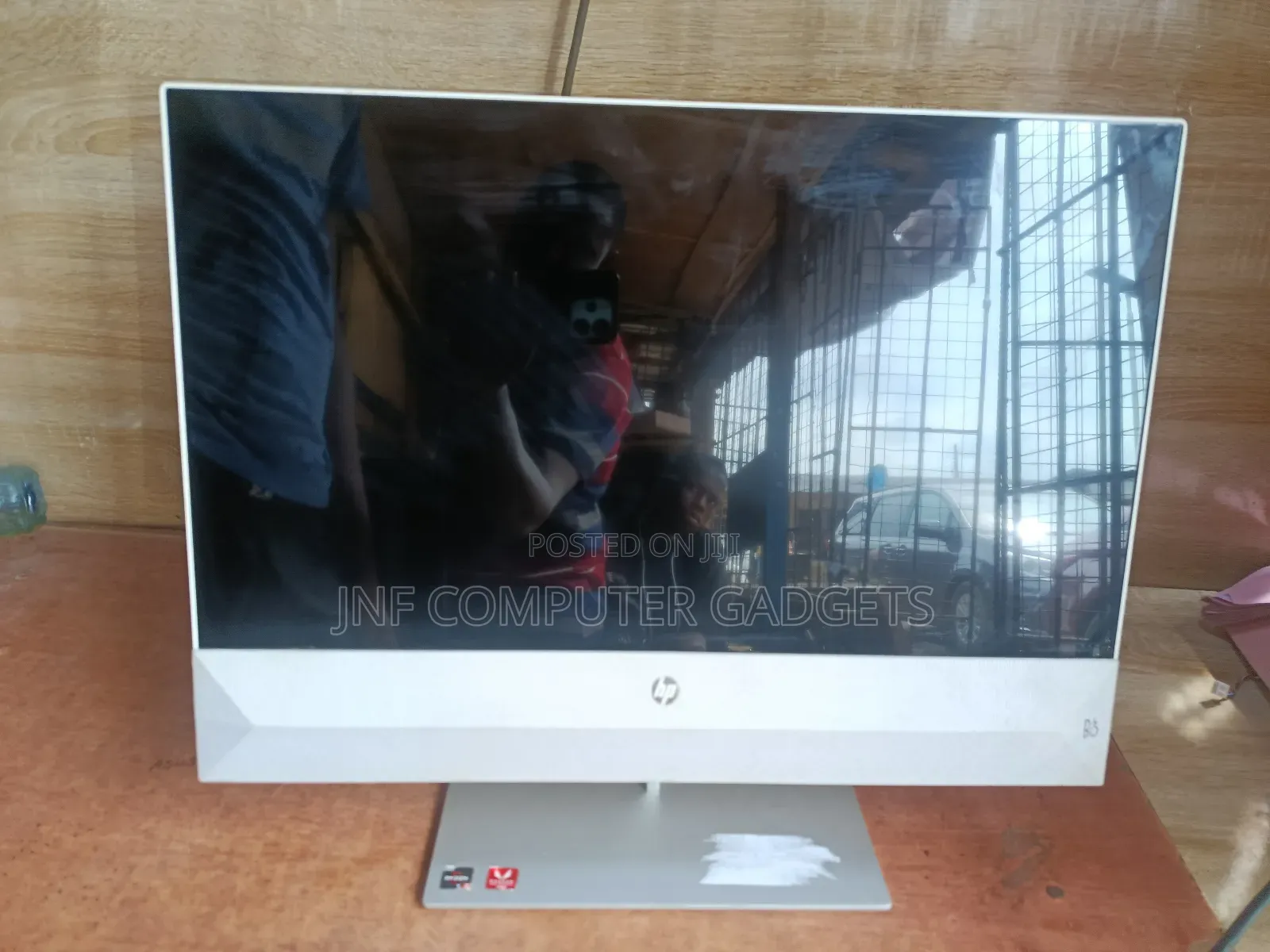 Desktop Computer HP Pavilion 24 8GB AMD Ryzen 7 SSD 256GB