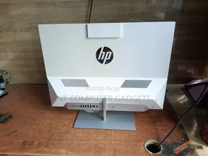 Desktop Computer HP Pavilion 24 8GB AMD Ryzen 5 HDD 1T