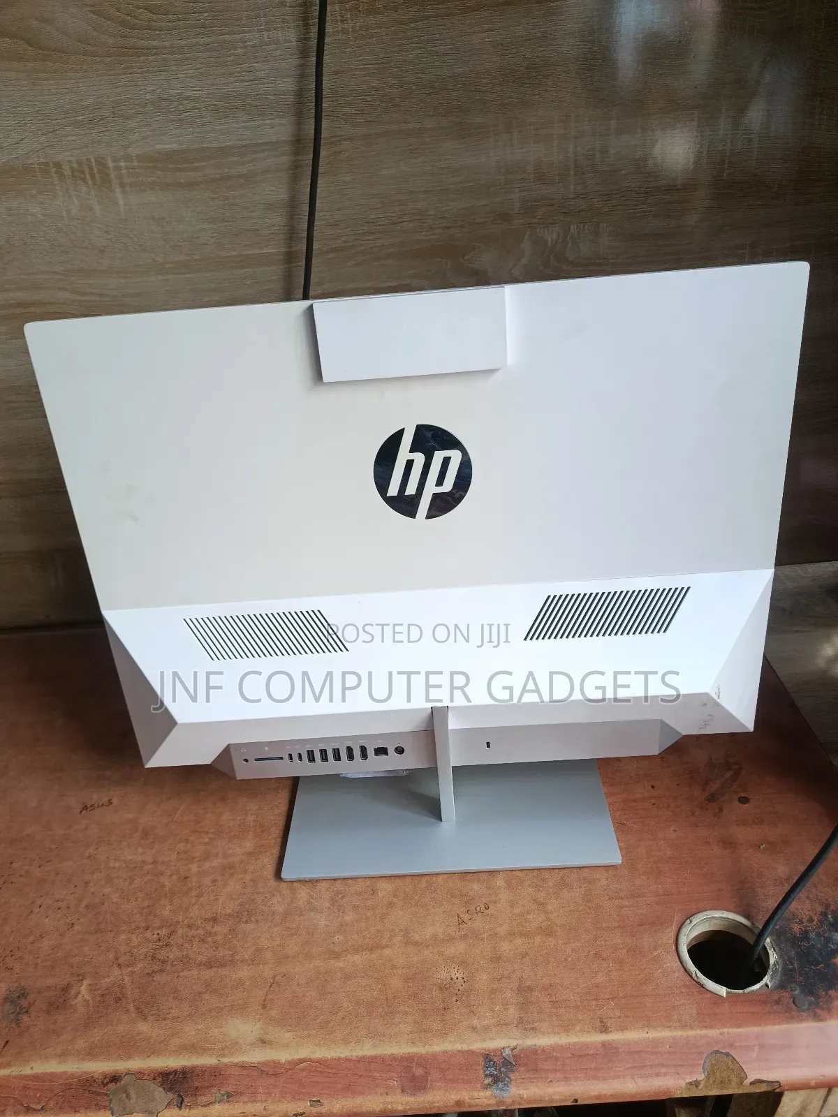 Desktop Computer HP Pavilion 24 8GB AMD Ryzen 5 HDD 1T