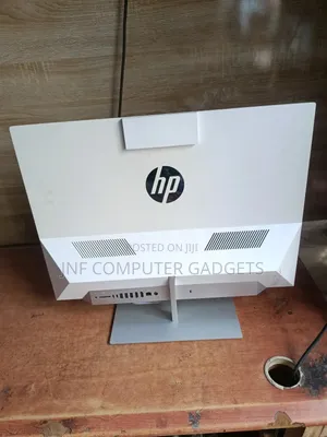 Desktop Computer HP Pavilion 24 8GB AMD Ryzen 5 HDD 1T