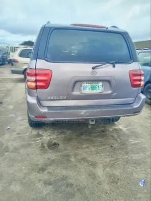 Toyota Sequoia 2004 Gold