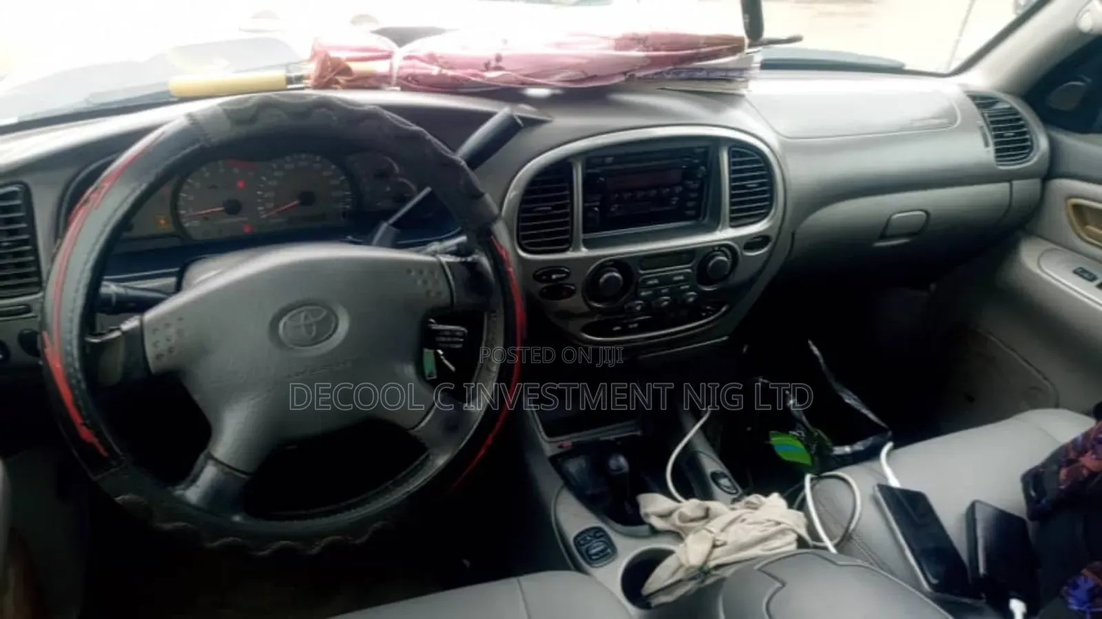 Toyota Sequoia 2004 Gold