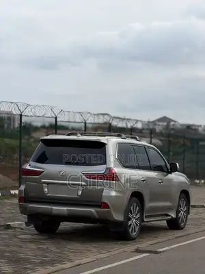 Lexus LX 570 AWD 2018 Gold