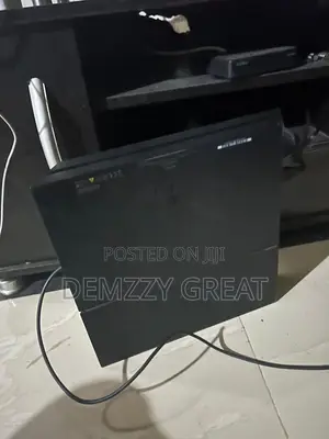 PlayStation 4 Console With Pad