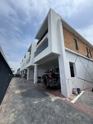 4bdrm Townhouse/Terrace in Ologolo for sale