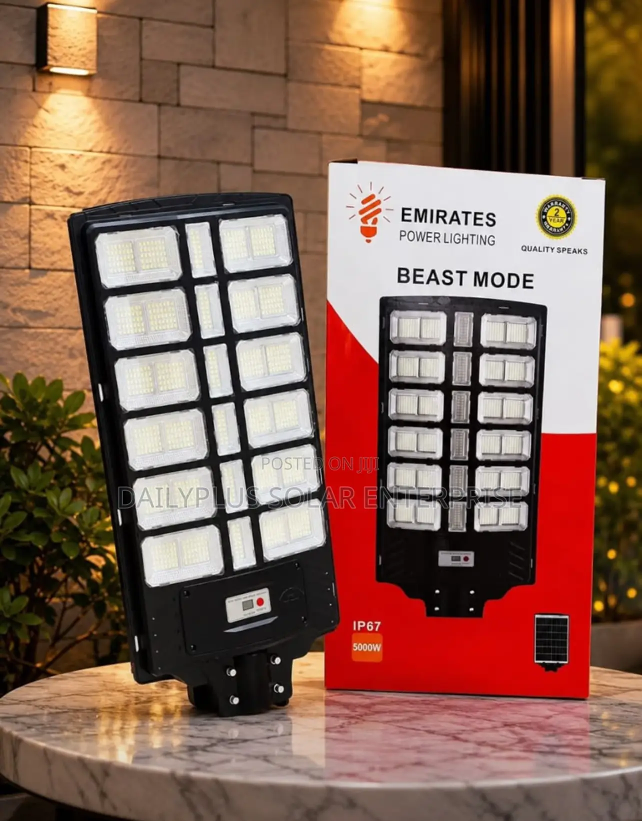 EMIRATES 18Eyes Solar Street Light