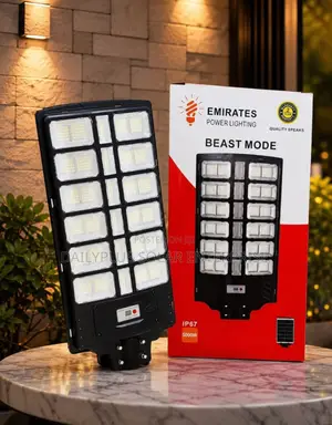 EMIRATES 18Eyes Solar Street Light