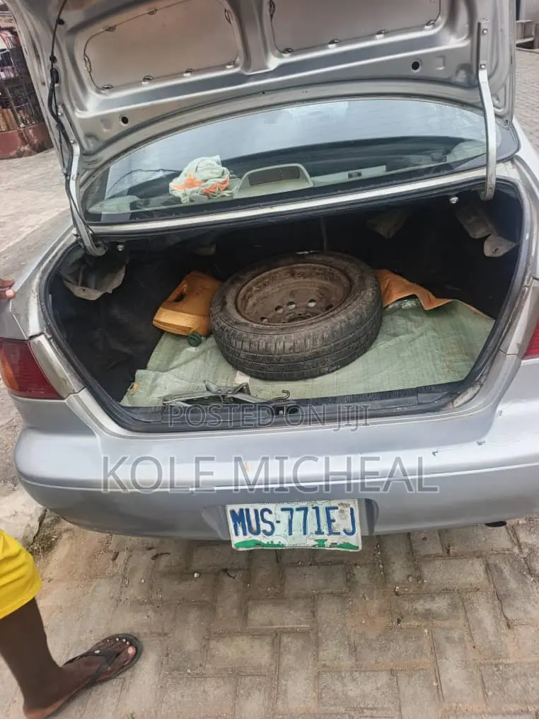 Toyota Corolla 2002 Silver