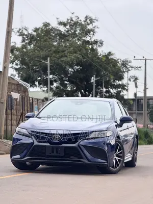 Toyota Camry SE 2023 Blue