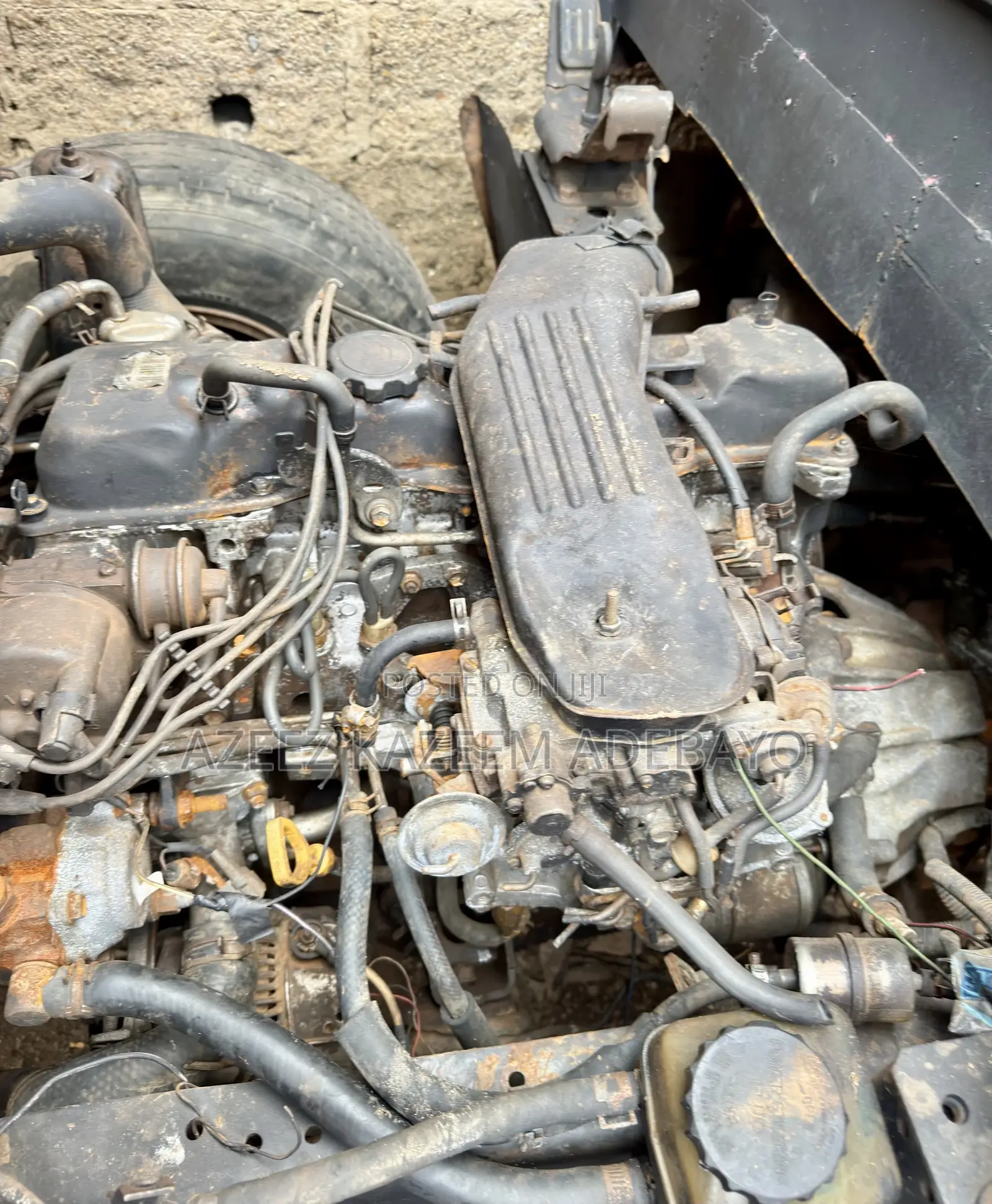 Toyota Dyna 200 2RZ Cabretor Engine.