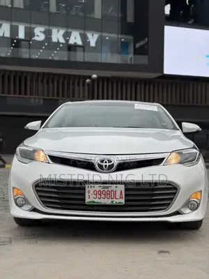 Toyota Avalon XLE Touring 4dr Sedan (3.5L 6cyl 6A) 2015 White