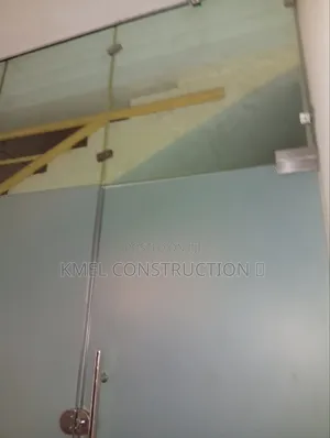 Quality Glass Partition for Office