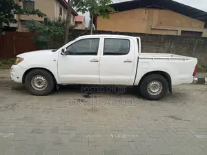 Toyota Hilux 2011 White