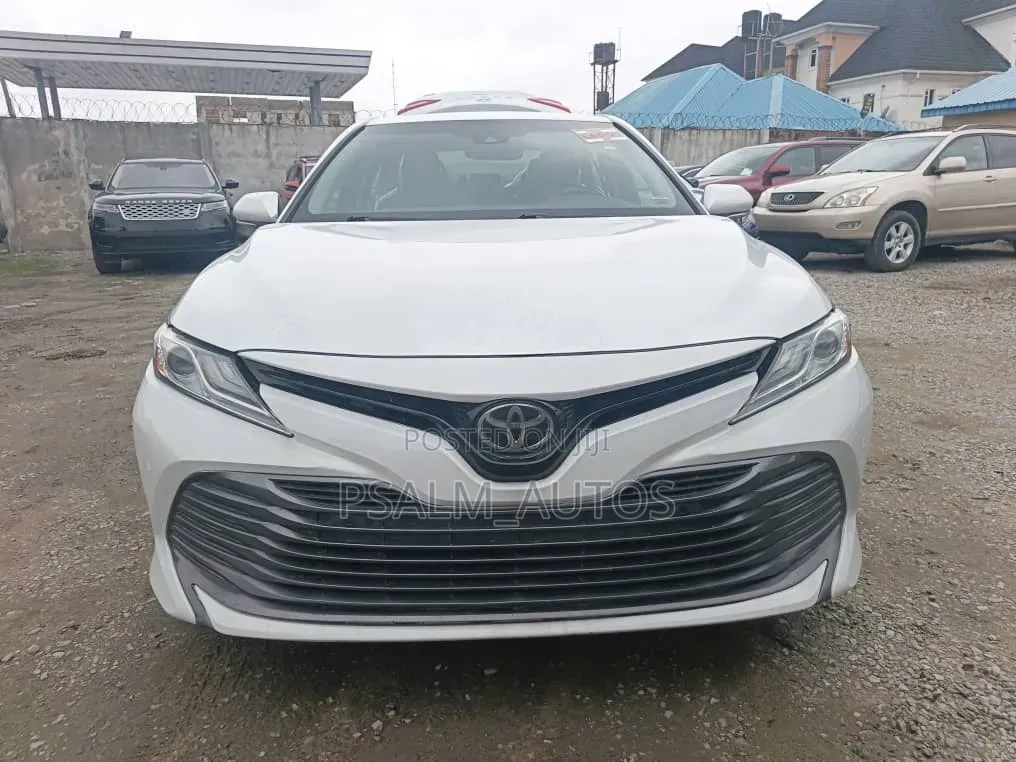 Toyota Camry 2018 White