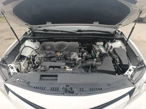 Toyota Camry 2018 White