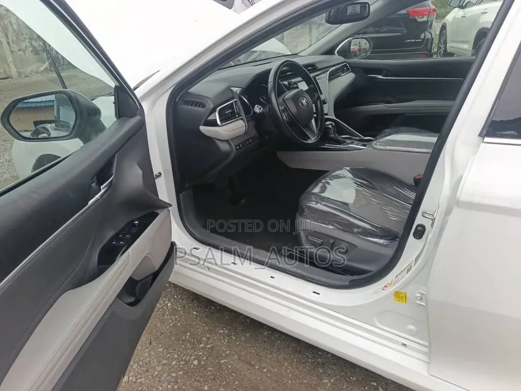 Toyota Camry 2018 White